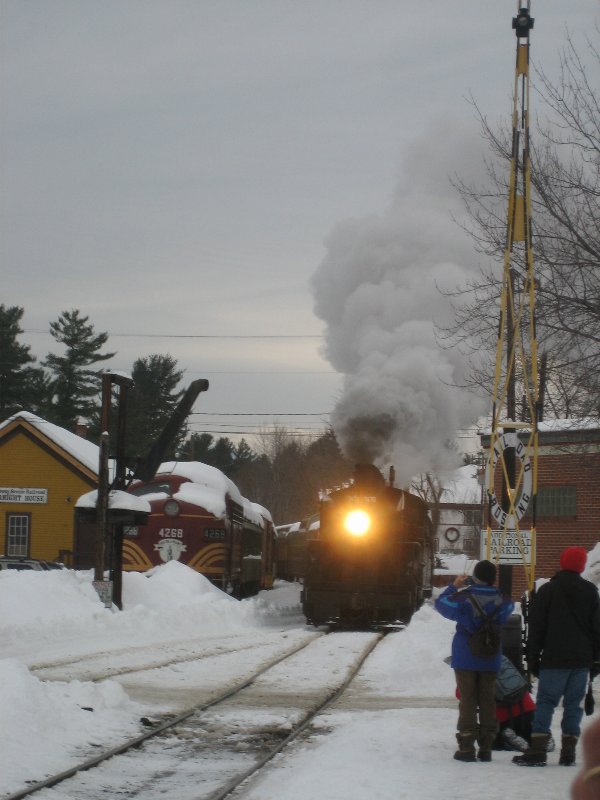 Train Returns to North Conway